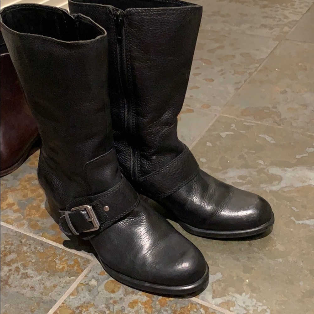 Mid height moto leater boots